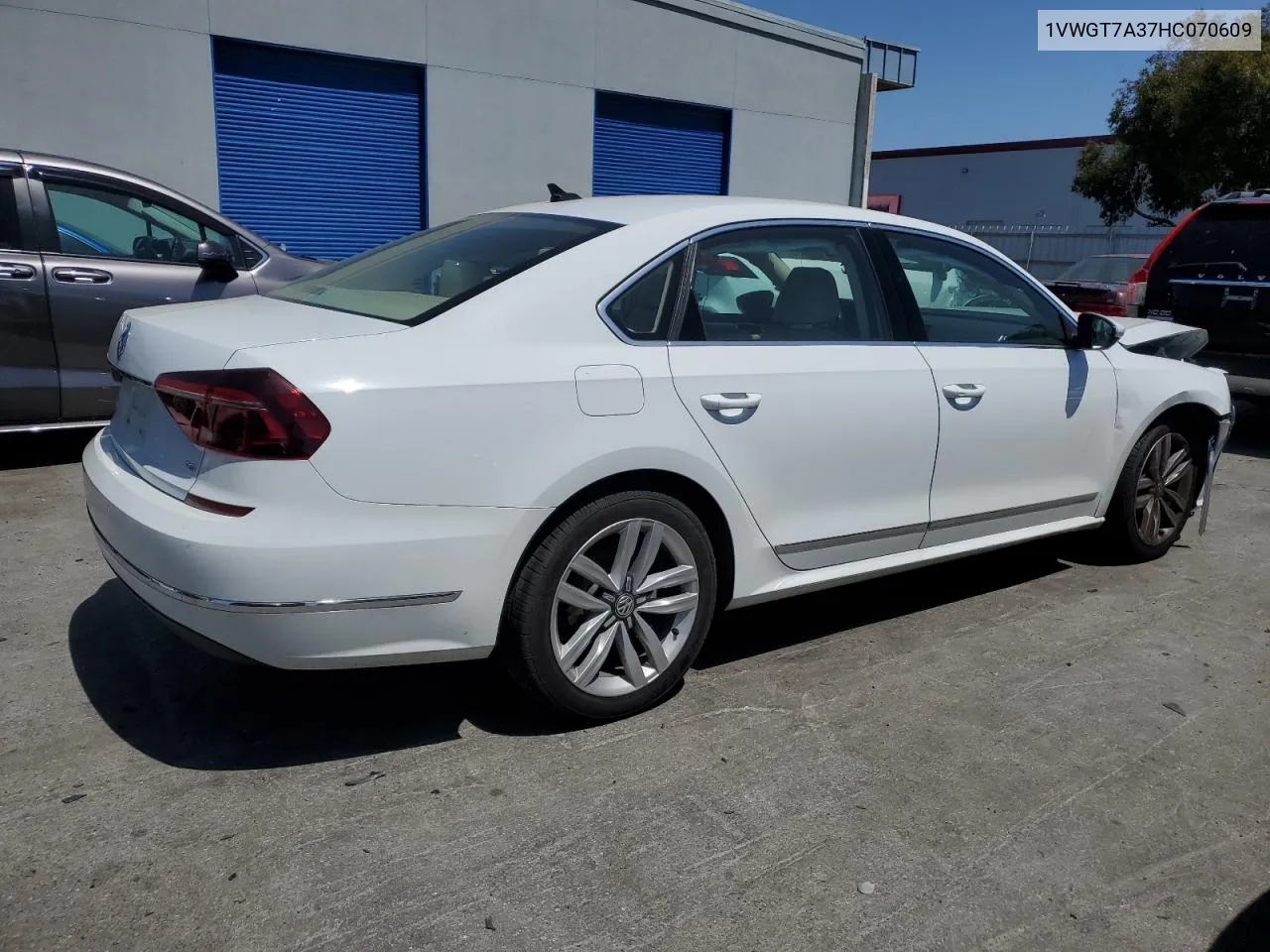 1VWGT7A37HC070609 2017 Volkswagen Passat Se