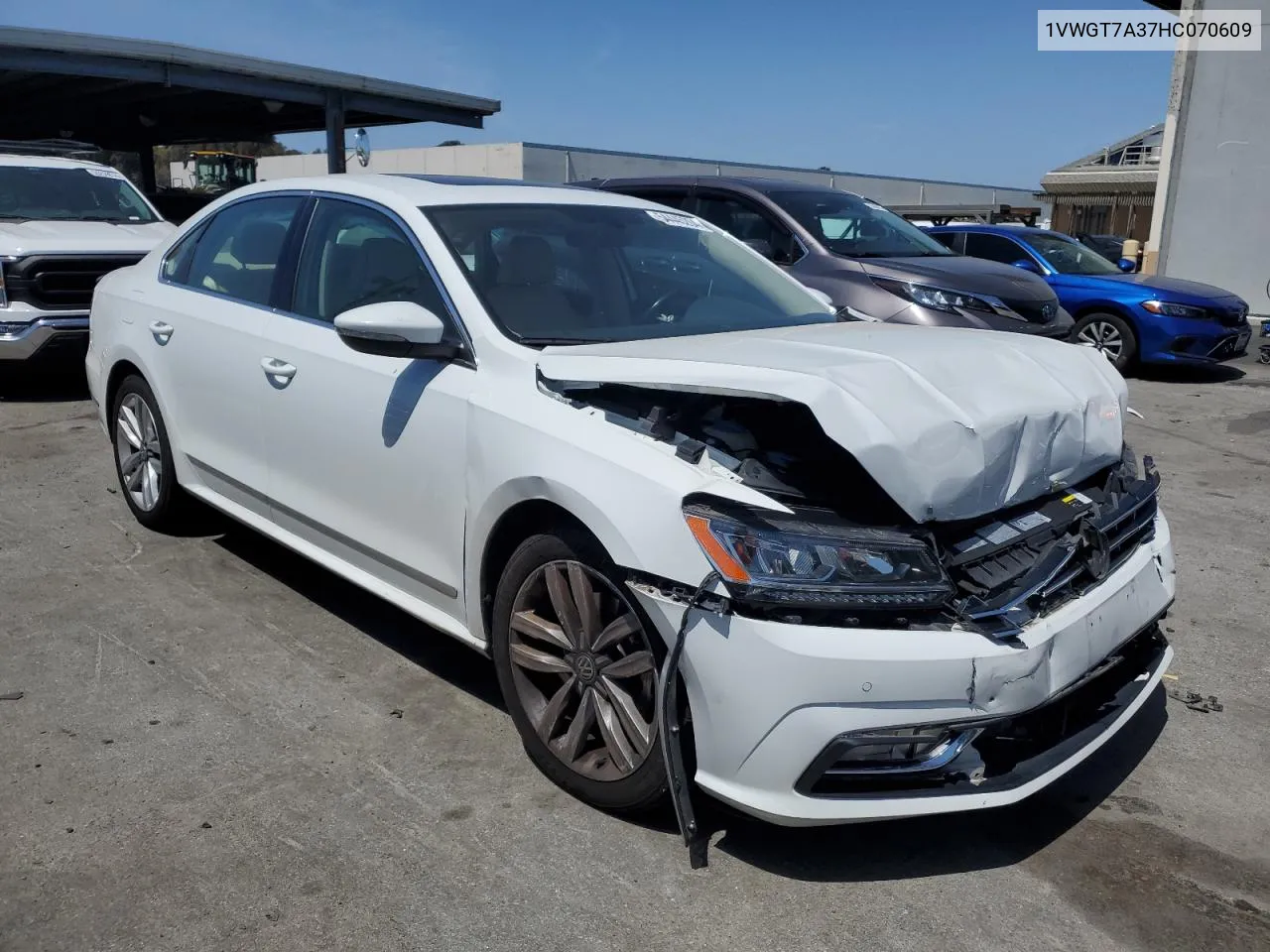 1VWGT7A37HC070609 2017 Volkswagen Passat Se