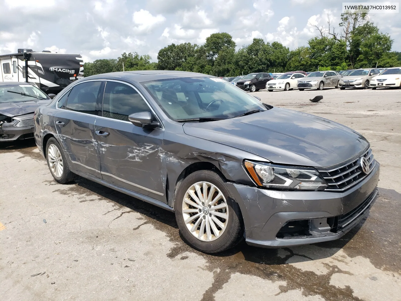 1VWBT7A37HC013952 2017 Volkswagen Passat Se