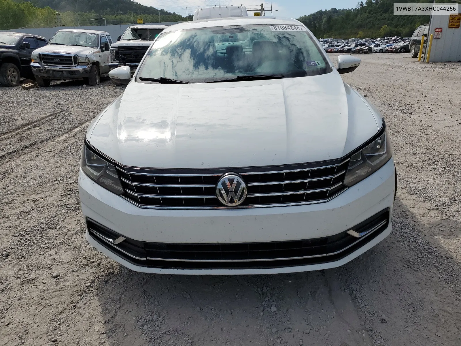 1VWBT7A3XHC044256 2017 Volkswagen Passat Se