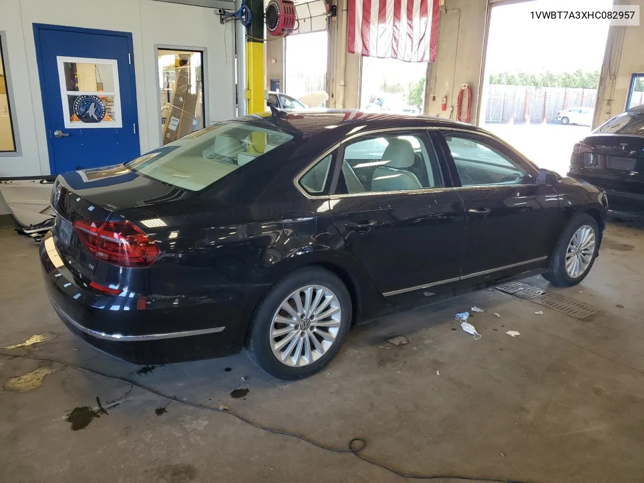 1VWBT7A3XHC082957 2017 Volkswagen Passat Se