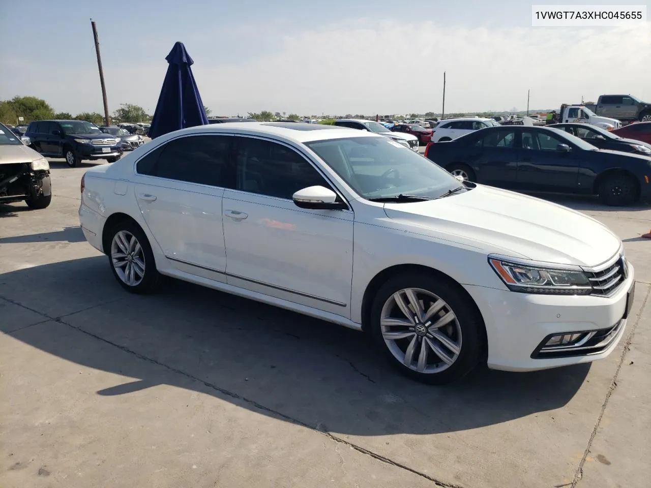 1VWGT7A3XHC045655 2017 Volkswagen Passat Se