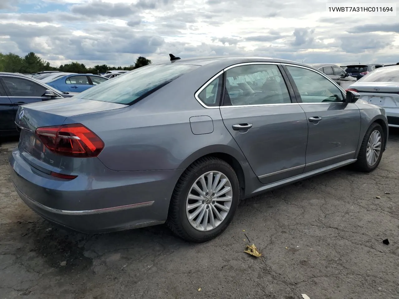 1VWBT7A31HC011694 2017 Volkswagen Passat Se