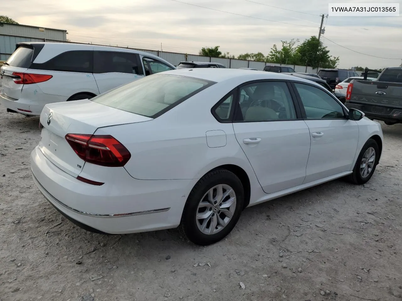 1VWAA7A31JC013565 2018 Volkswagen Passat S