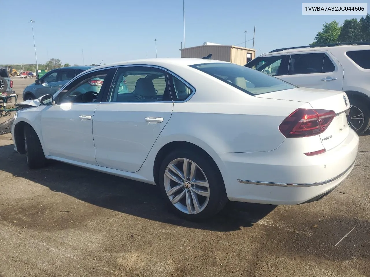 1VWBA7A32JC044506 2018 Volkswagen Passat Se