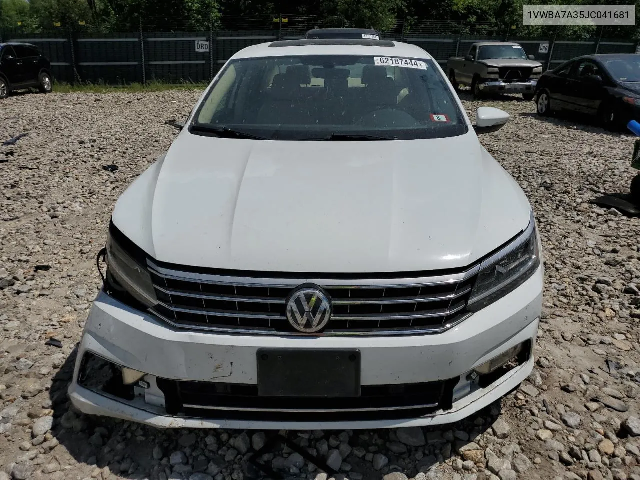 1VWBA7A35JC041681 2018 Volkswagen Passat Se