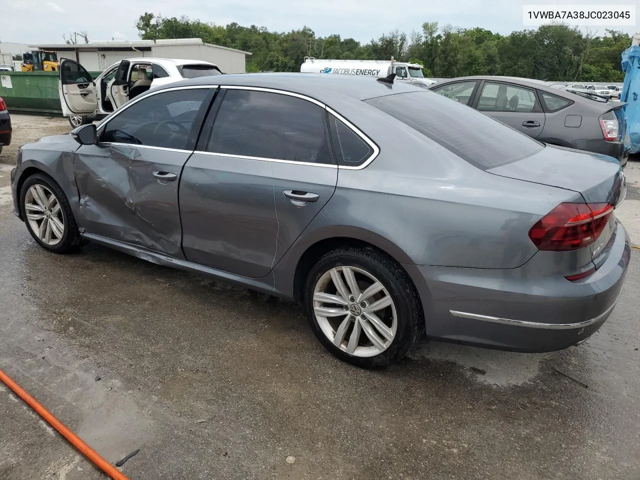 1VWBA7A38JC023045 2018 Volkswagen Passat Se