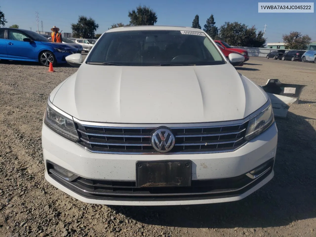 1VWBA7A34JC045222 2018 Volkswagen Passat Se