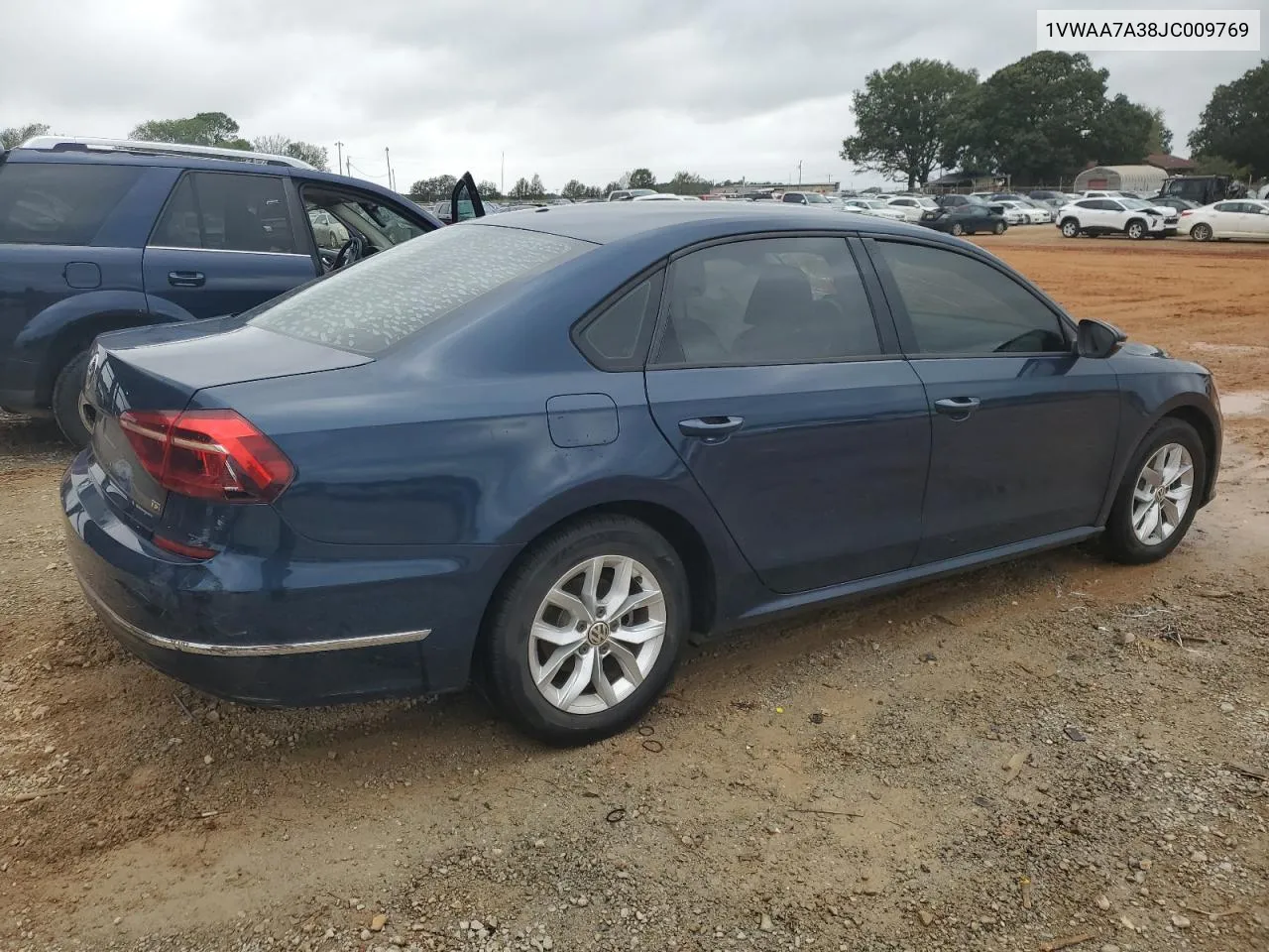 1VWAA7A38JC009769 2018 Volkswagen Passat S