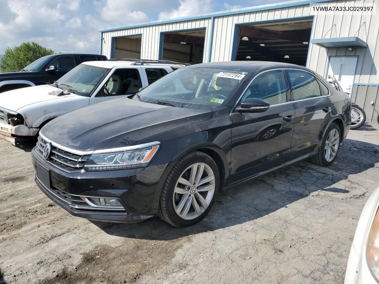 1VWBA7A33JC029397 2018 Volkswagen Passat Se