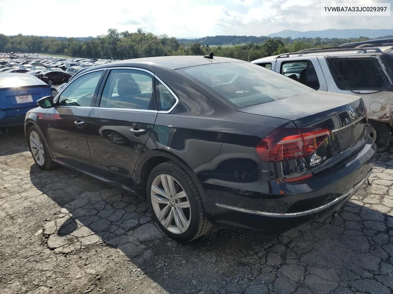 1VWBA7A33JC029397 2018 Volkswagen Passat Se