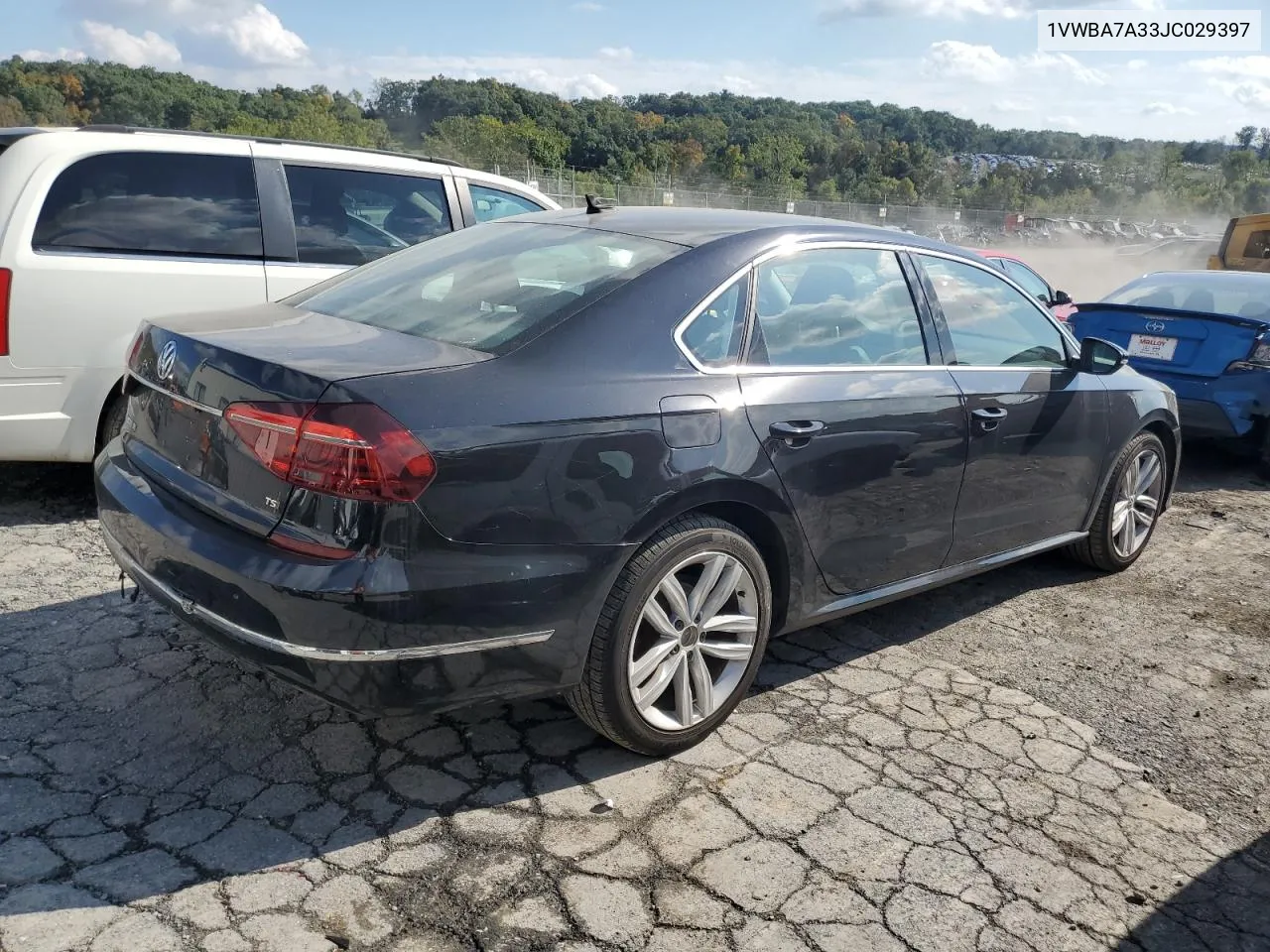 1VWBA7A33JC029397 2018 Volkswagen Passat Se