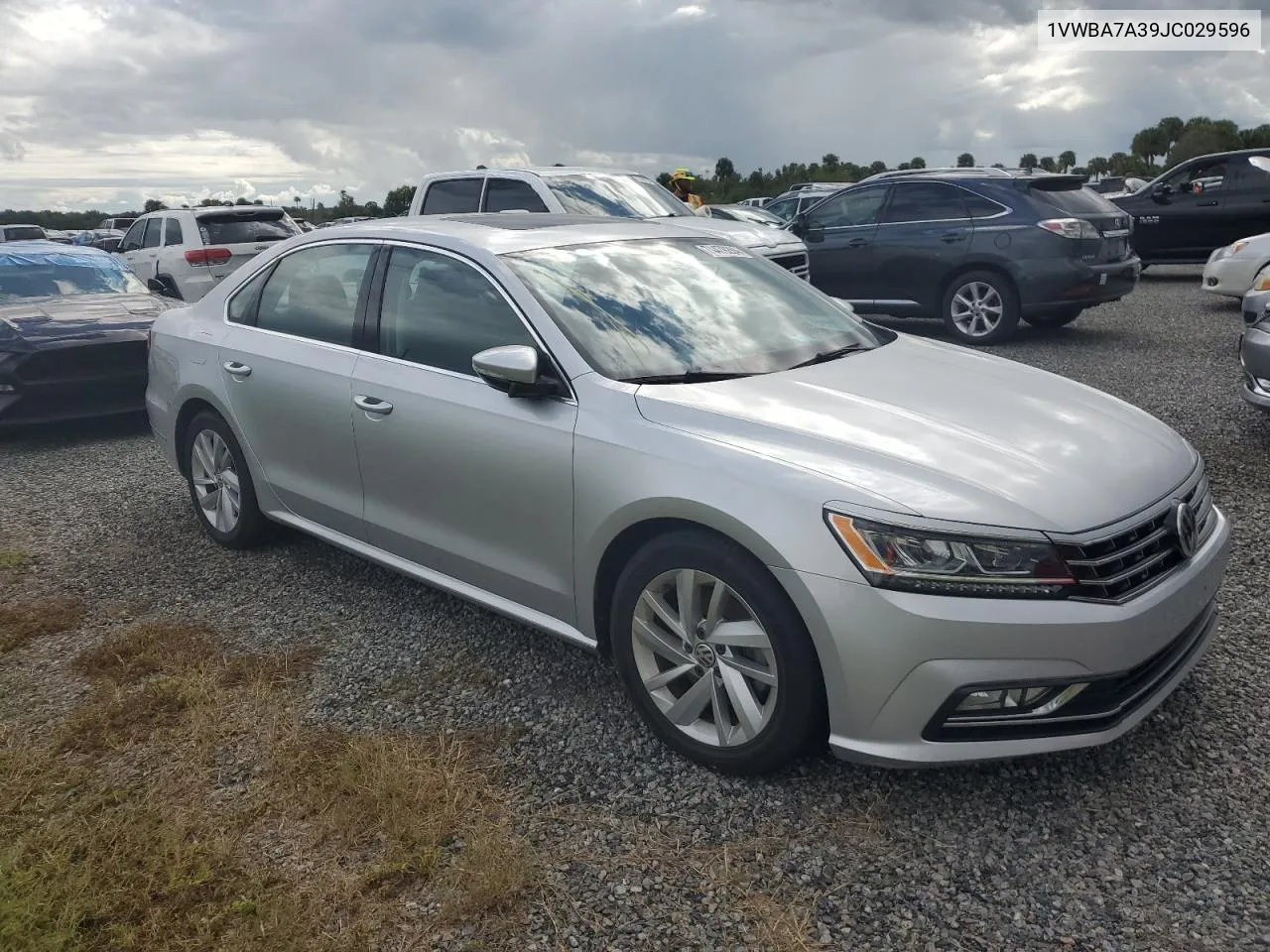 1VWBA7A39JC029596 2018 Volkswagen Passat Se