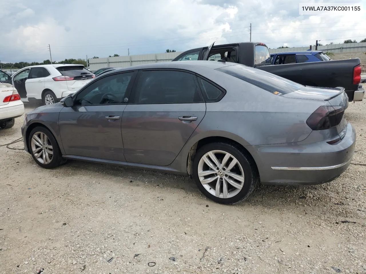 1VWLA7A37KC001155 2019 Volkswagen Passat Wolfsburg