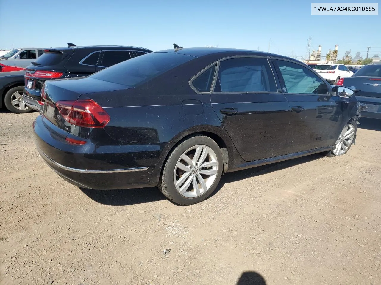 1VWLA7A34KC010685 2019 Volkswagen Passat Wolfsburg