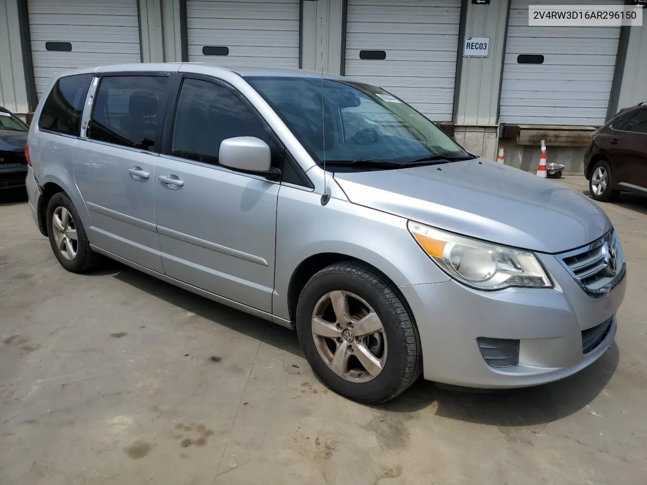 2V4RW3D16AR296150 2010 Volkswagen Routan Se