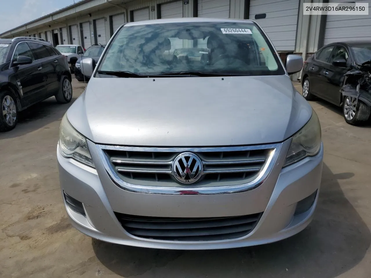 2V4RW3D16AR296150 2010 Volkswagen Routan Se