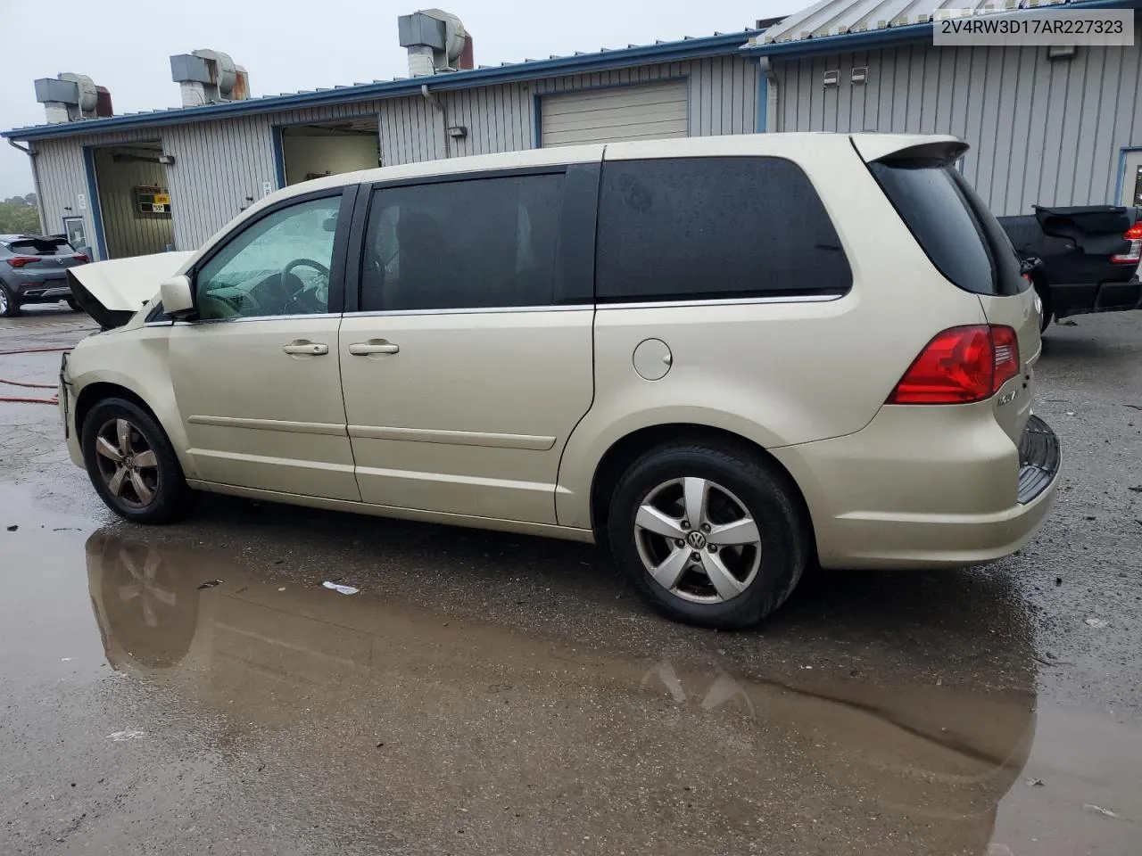 2010 Volkswagen Routan Se VIN: 2V4RW3D17AR227323 Lot: 72857964