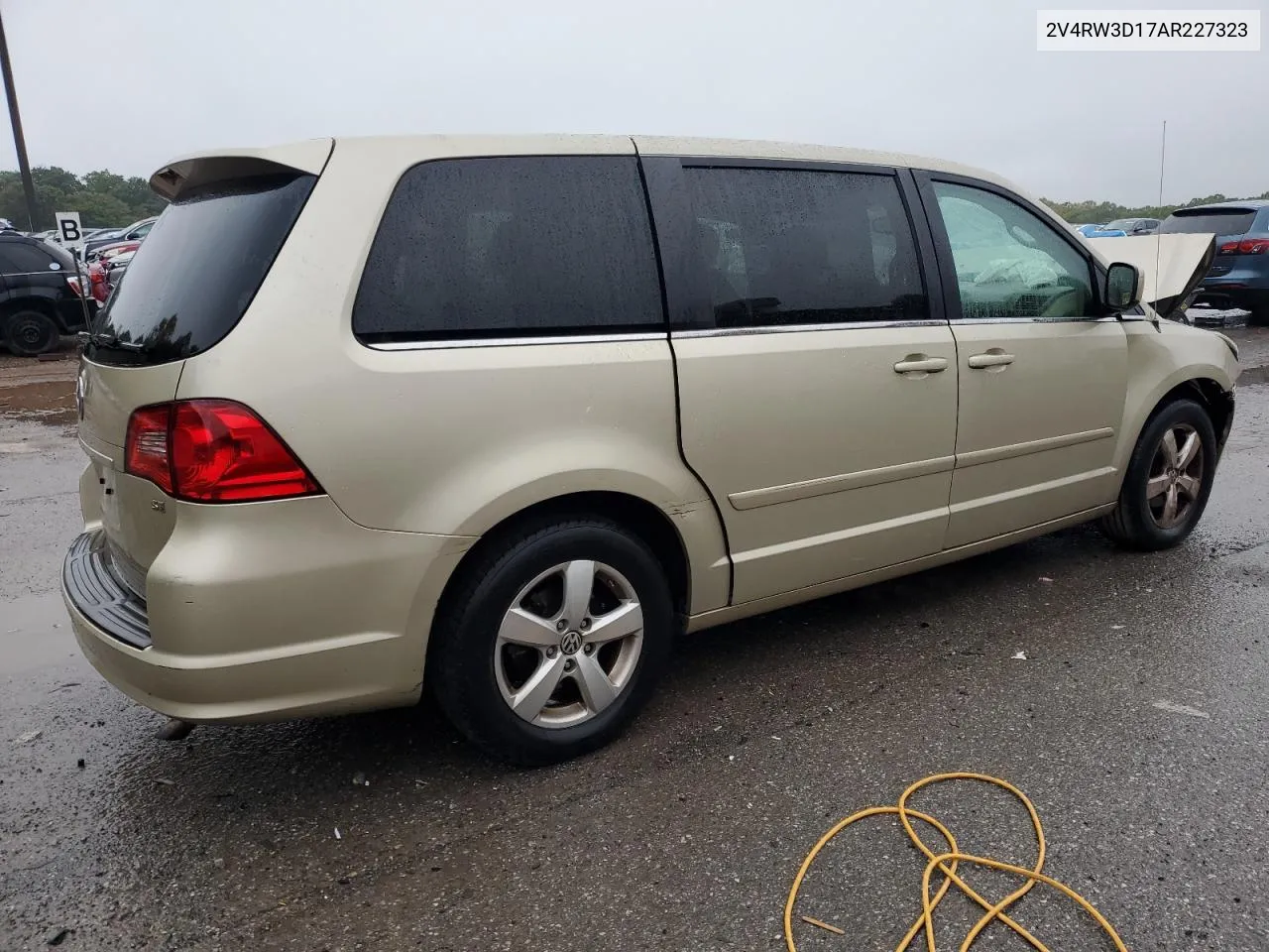 2010 Volkswagen Routan Se VIN: 2V4RW3D17AR227323 Lot: 72857964