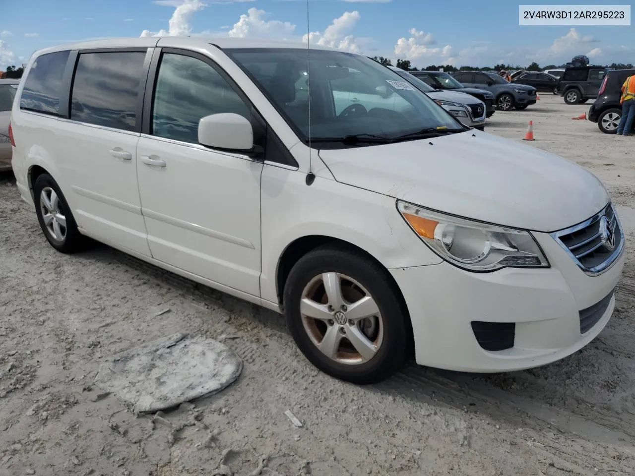 2010 Volkswagen Routan Se VIN: 2V4RW3D12AR295223 Lot: 73876934