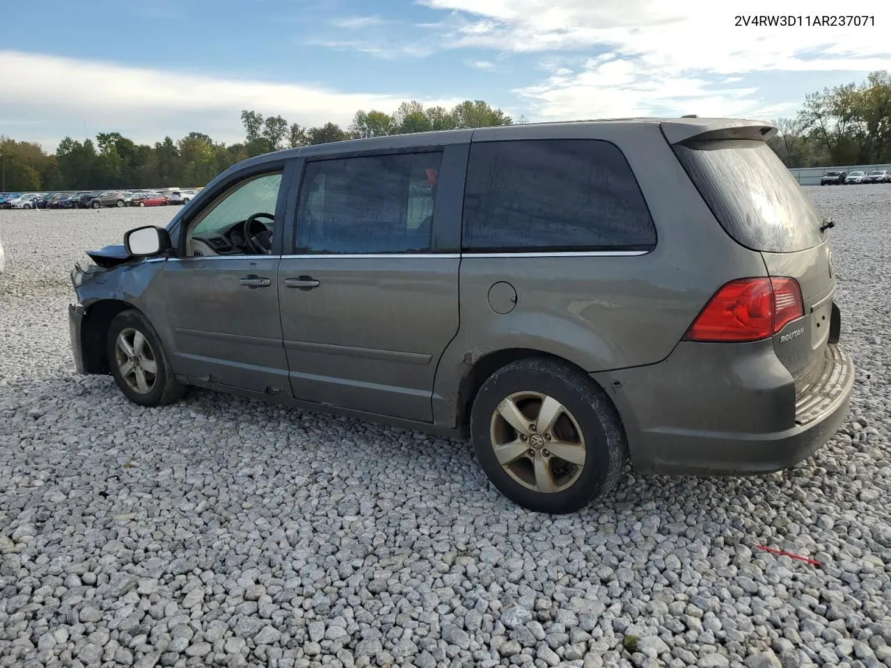 2010 Volkswagen Routan Se VIN: 2V4RW3D11AR237071 Lot: 74718094