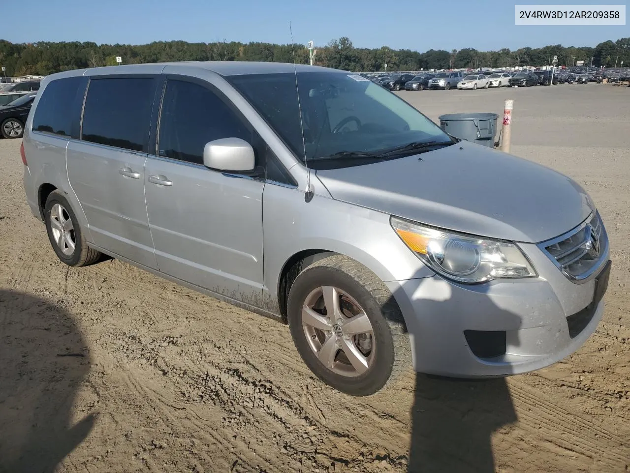 2V4RW3D12AR209358 2010 Volkswagen Routan Se