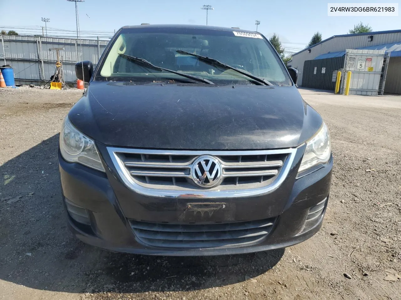 2V4RW3DG6BR621983 2011 Volkswagen Routan Se