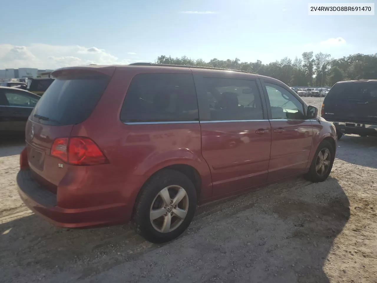 2V4RW3DG8BR691470 2011 Volkswagen Routan Se