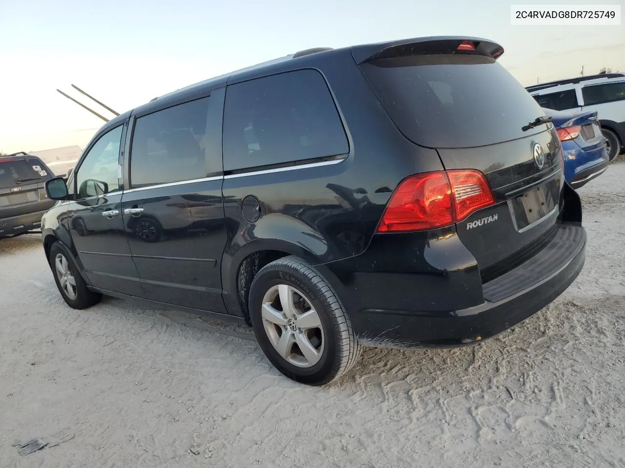 2013 Volkswagen Routan Sel Premium VIN: 2C4RVADG8DR725749 Lot: 77624324