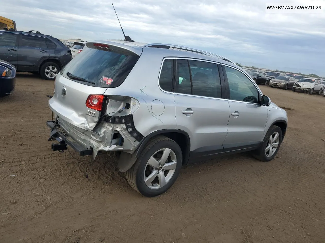 WVGBV7AX7AW521029 2010 Volkswagen Tiguan Se