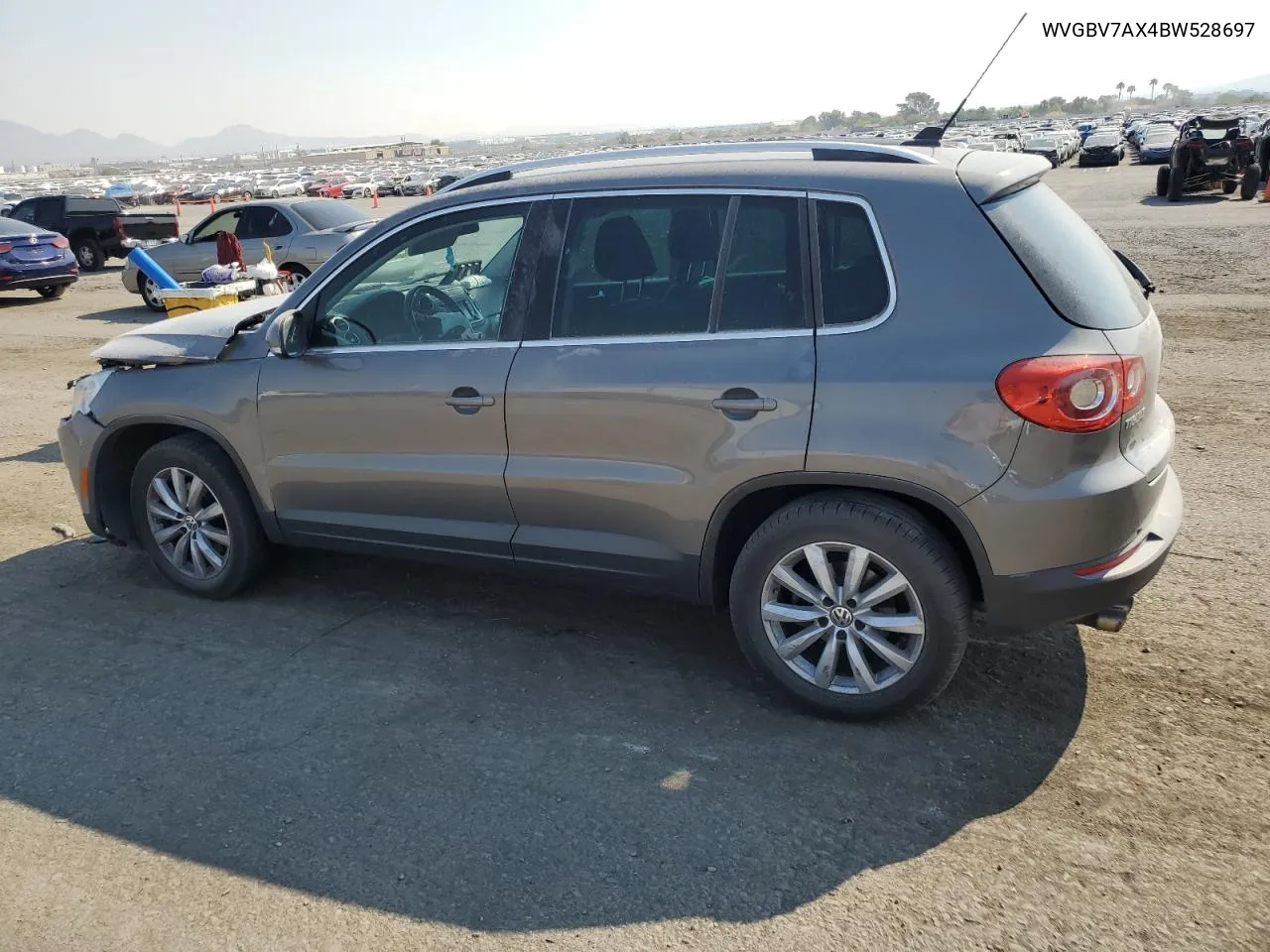 2011 Volkswagen Tiguan S VIN: WVGBV7AX4BW528697 Lot: 70366204