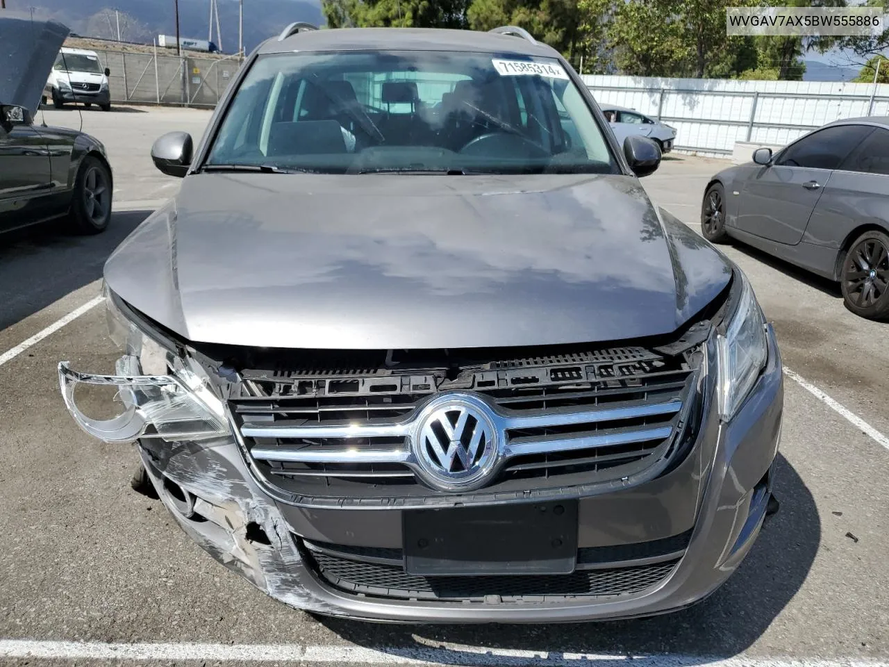 2011 Volkswagen Tiguan S VIN: WVGAV7AX5BW555886 Lot: 71585314