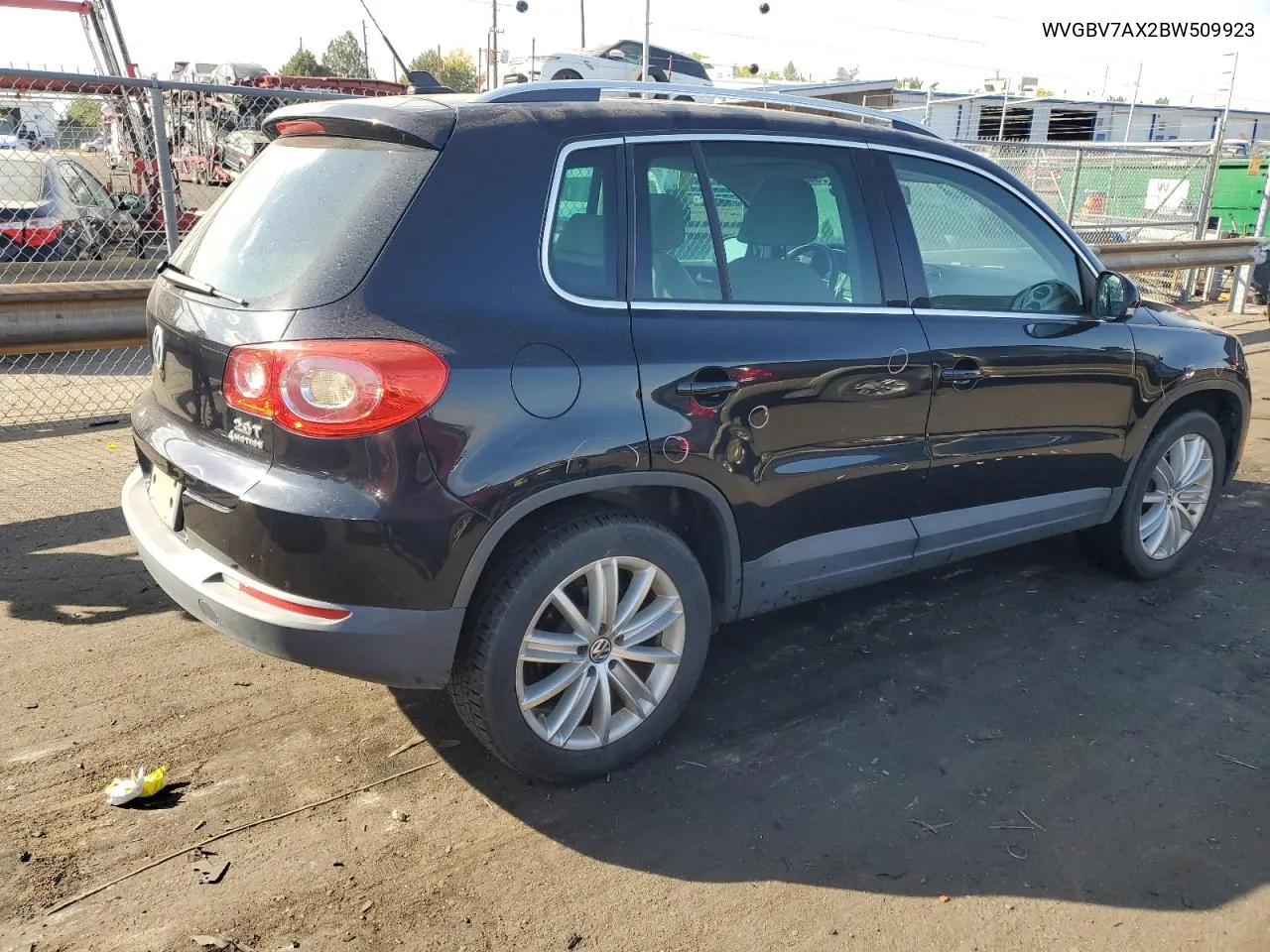 2011 Volkswagen Tiguan S VIN: WVGBV7AX2BW509923 Lot: 75463704