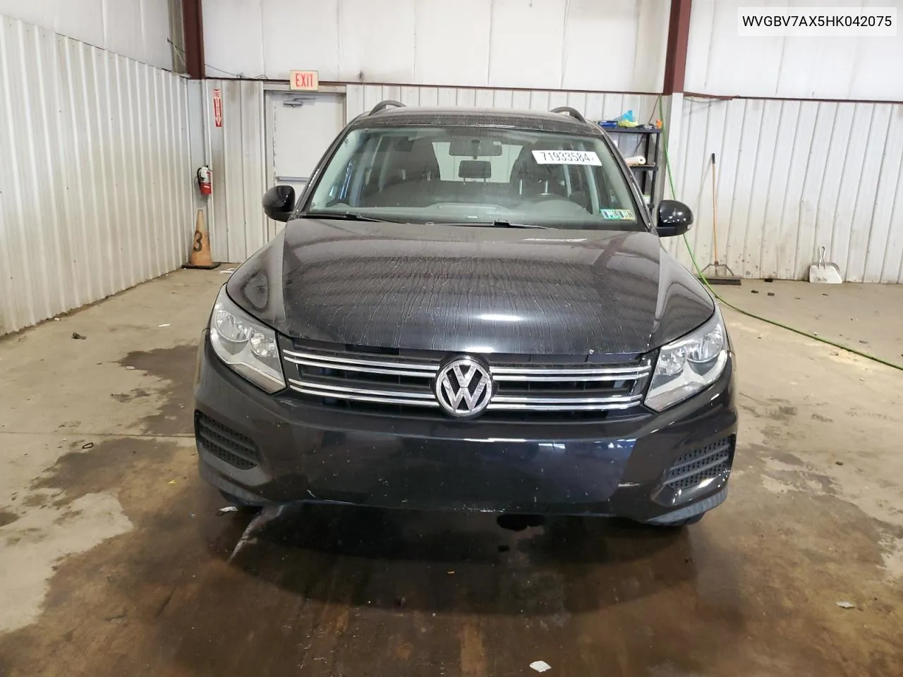 2017 Volkswagen Tiguan S VIN: WVGBV7AX5HK042075 Lot: 71933584