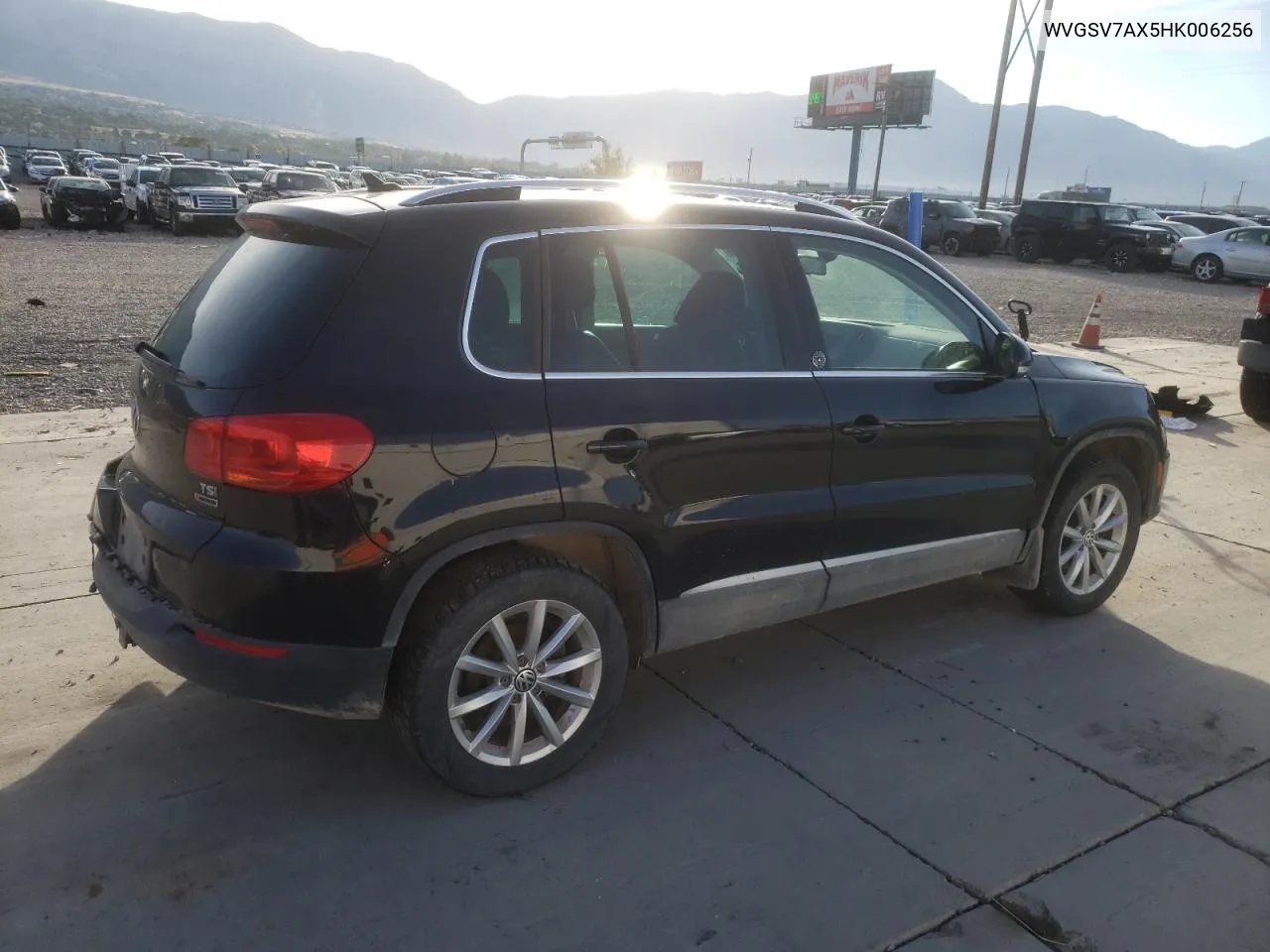 WVGSV7AX5HK006256 2017 Volkswagen Tiguan Wolfsburg