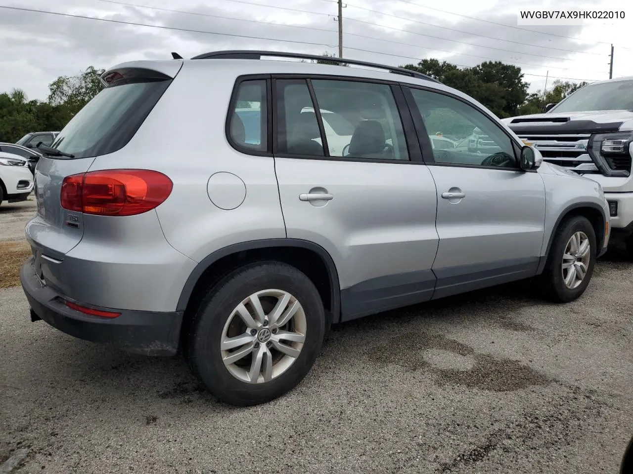 WVGBV7AX9HK022010 2017 Volkswagen Tiguan S