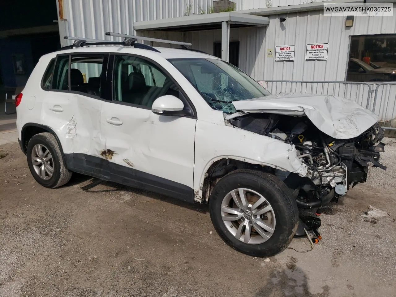 WVGAV7AX5HK036725 2017 Volkswagen Tiguan S