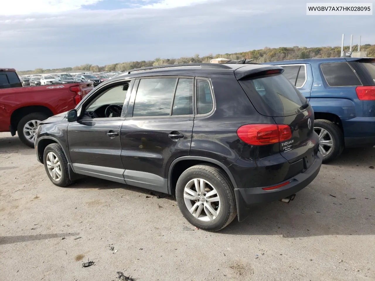 WVGBV7AX7HK028095 2017 Volkswagen Tiguan S