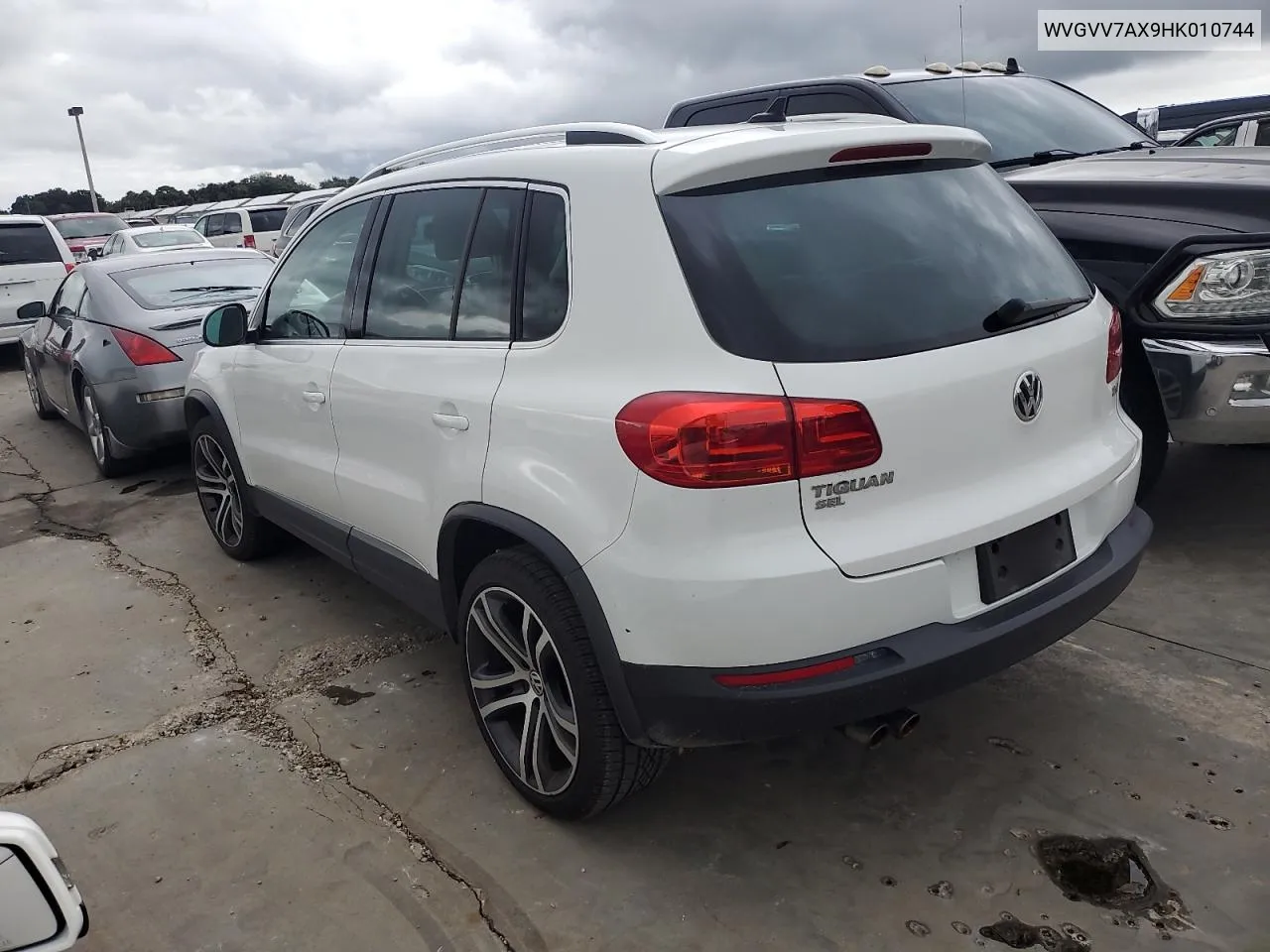 WVGVV7AX9HK010744 2017 Volkswagen Tiguan Sel