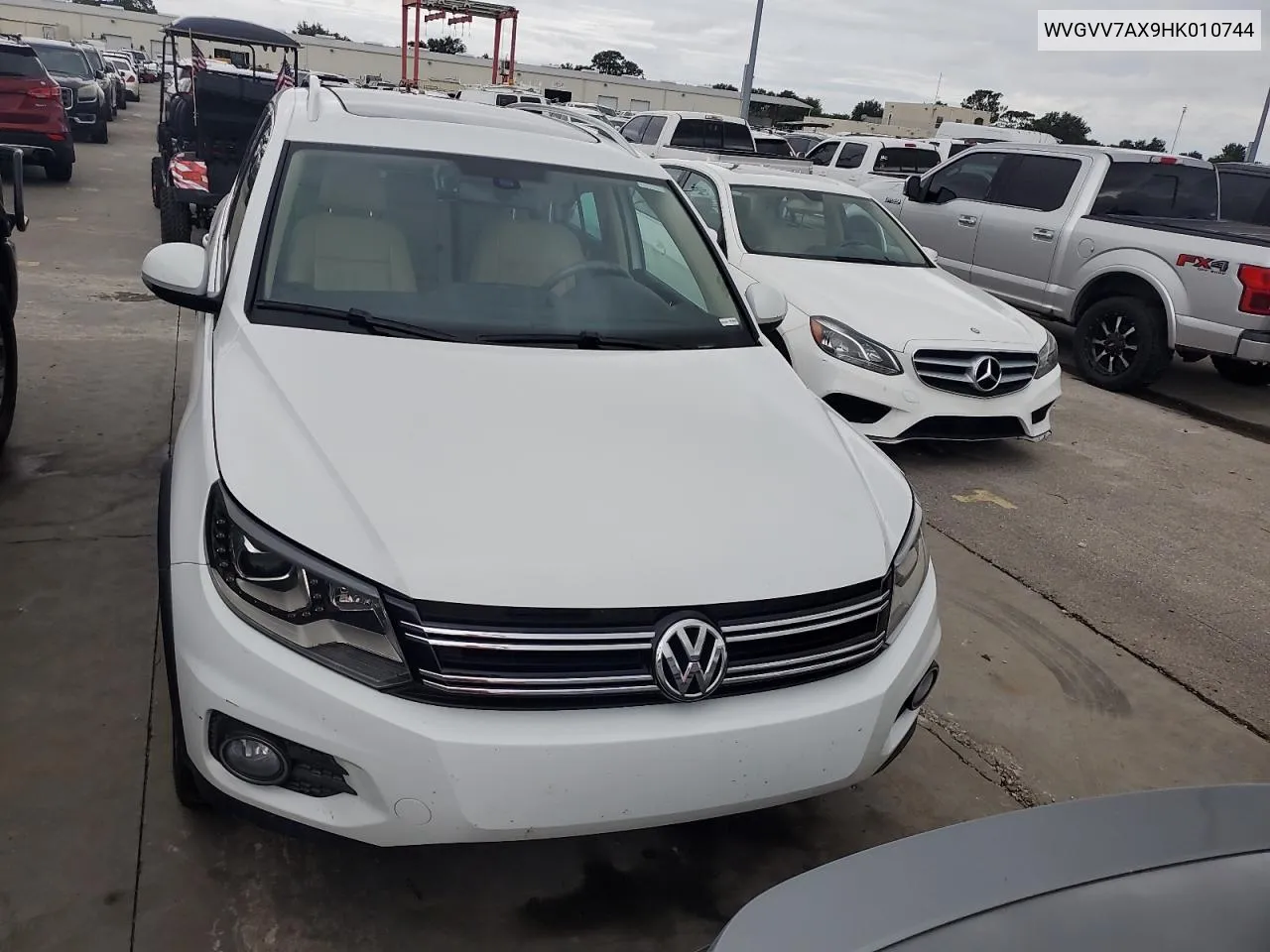 WVGVV7AX9HK010744 2017 Volkswagen Tiguan Sel