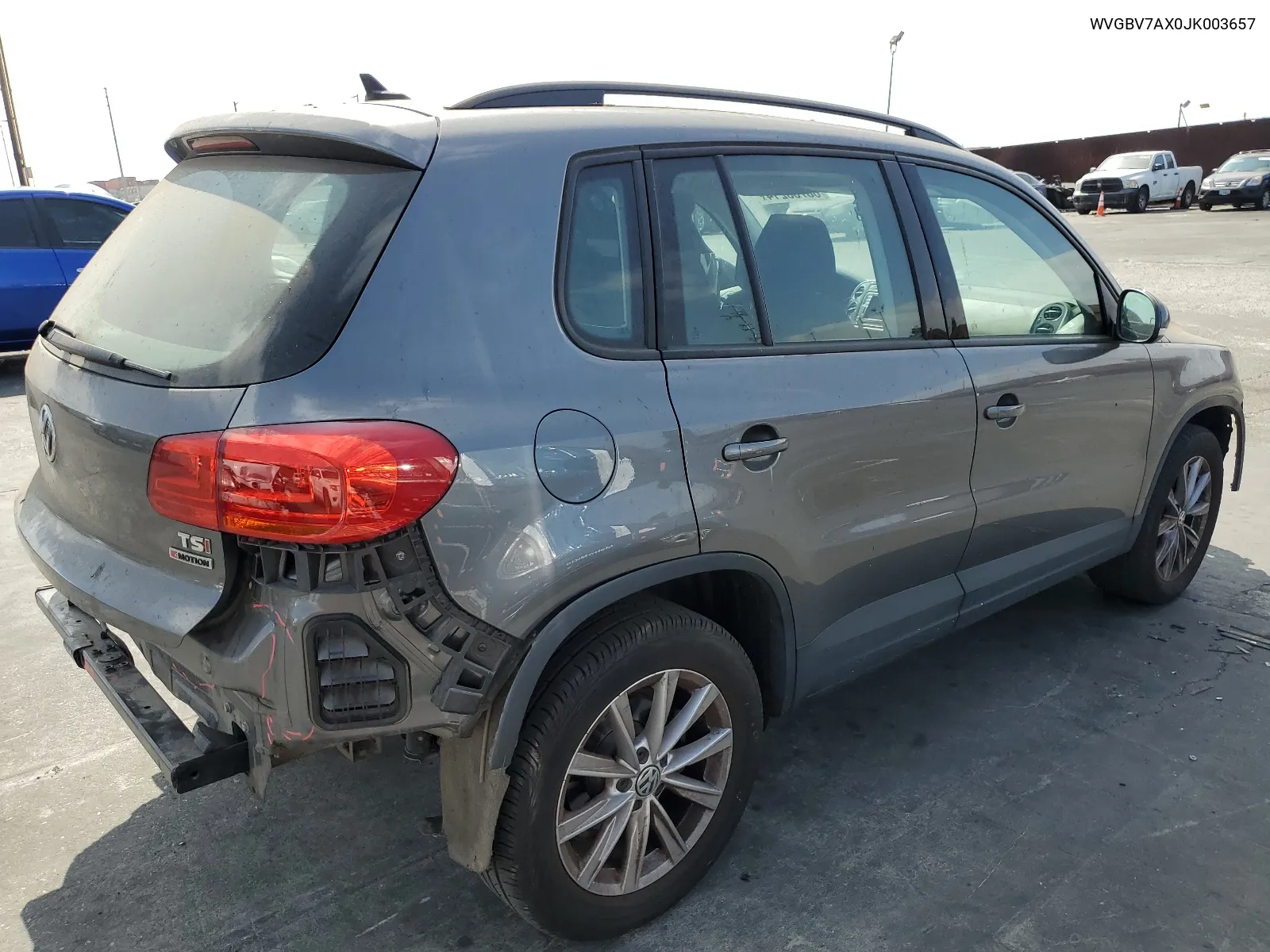 WVGBV7AX0JK003657 2018 Volkswagen Tiguan Limited