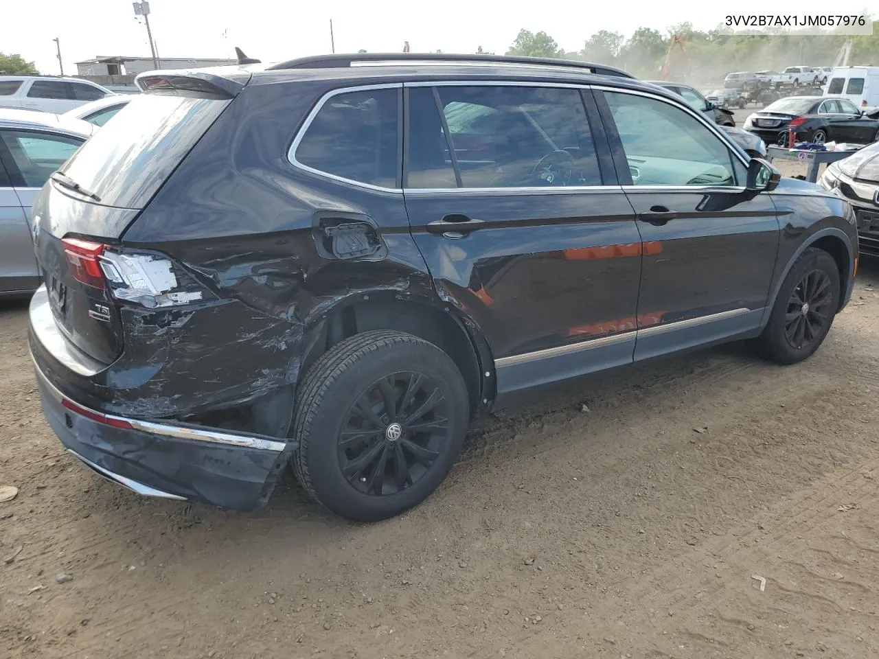 3VV2B7AX1JM057976 2018 Volkswagen Tiguan Se