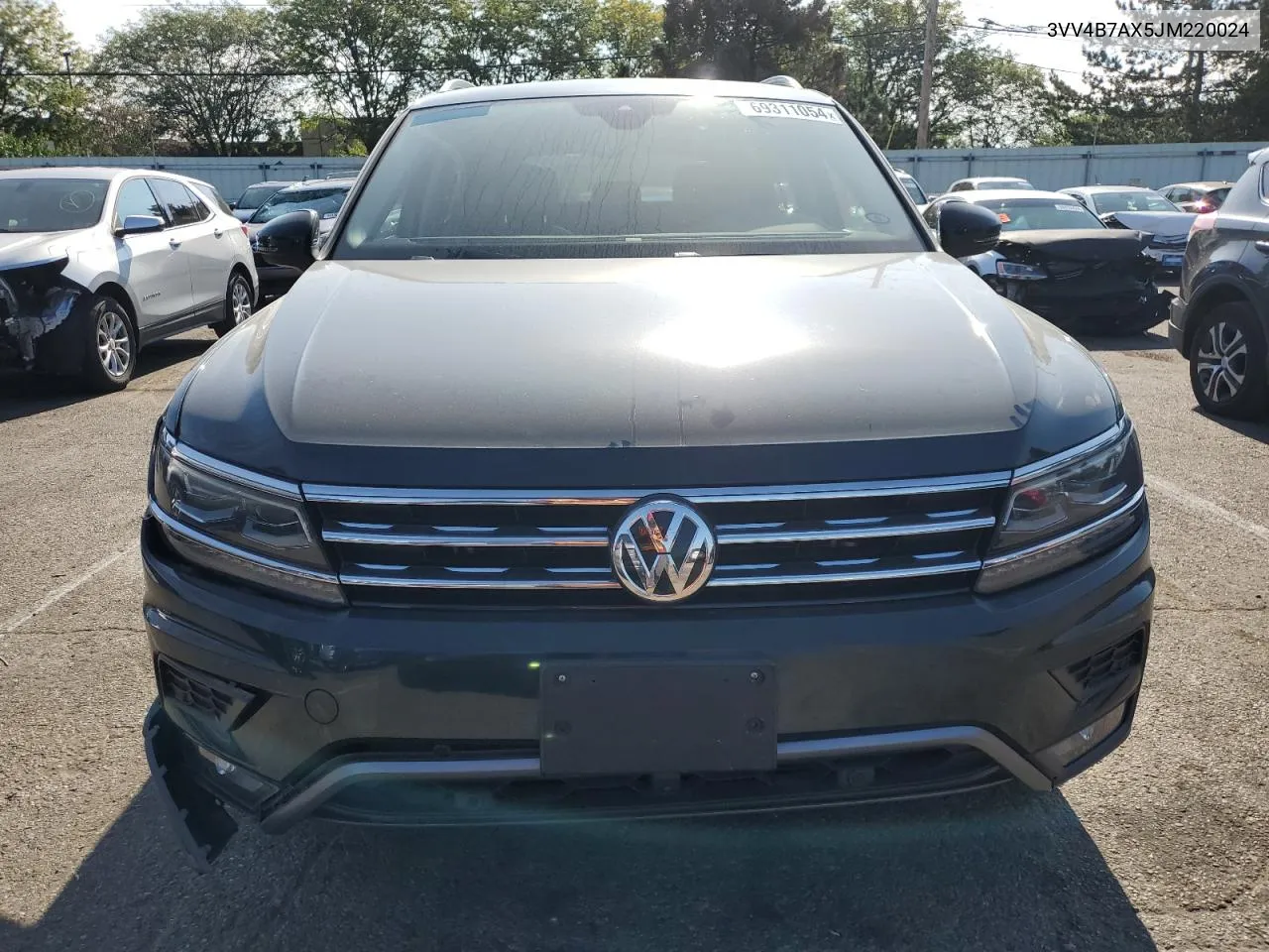 3VV4B7AX5JM220024 2018 Volkswagen Tiguan Sel Premium