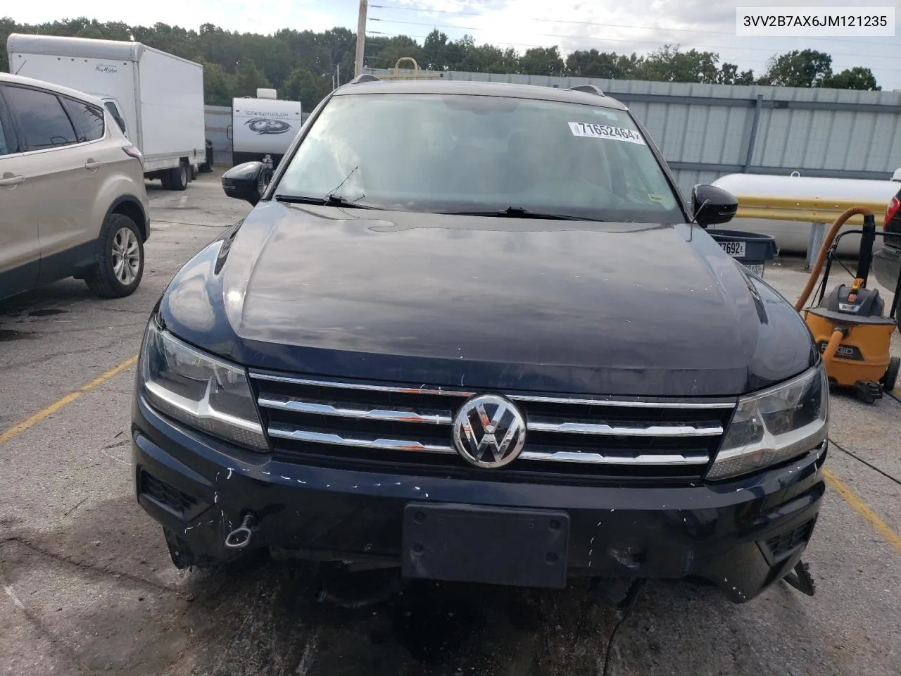 3VV2B7AX6JM121235 2018 Volkswagen Tiguan Se