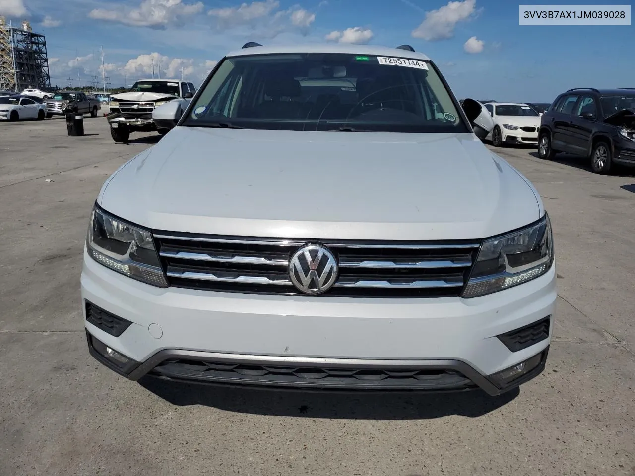 3VV3B7AX1JM039028 2018 Volkswagen Tiguan Se