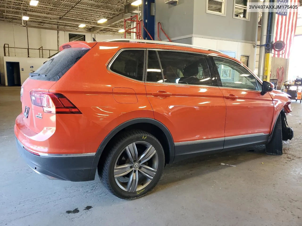 3VV4B7AXXJM175405 2018 Volkswagen Tiguan Sel Premium