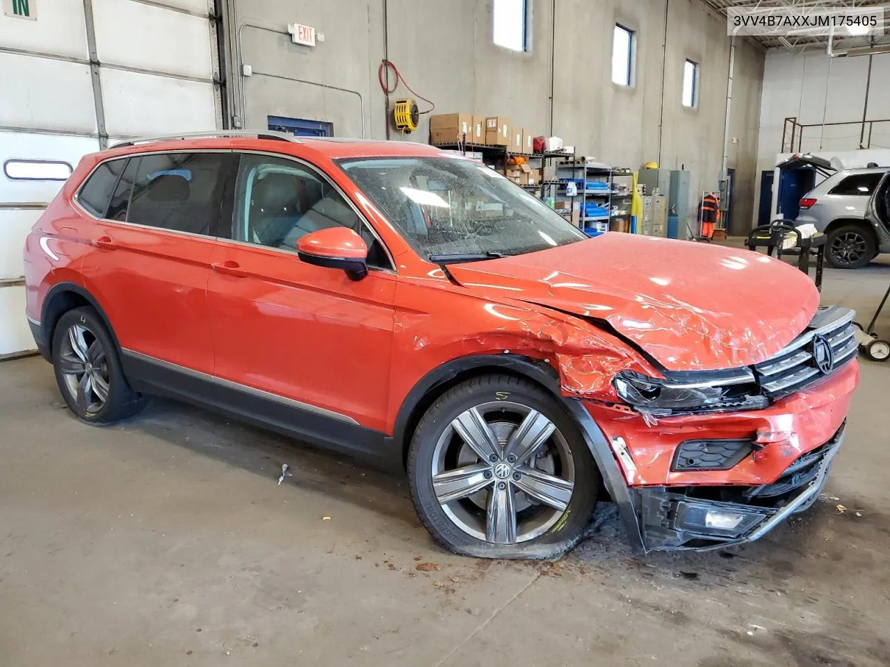 3VV4B7AXXJM175405 2018 Volkswagen Tiguan Sel Premium