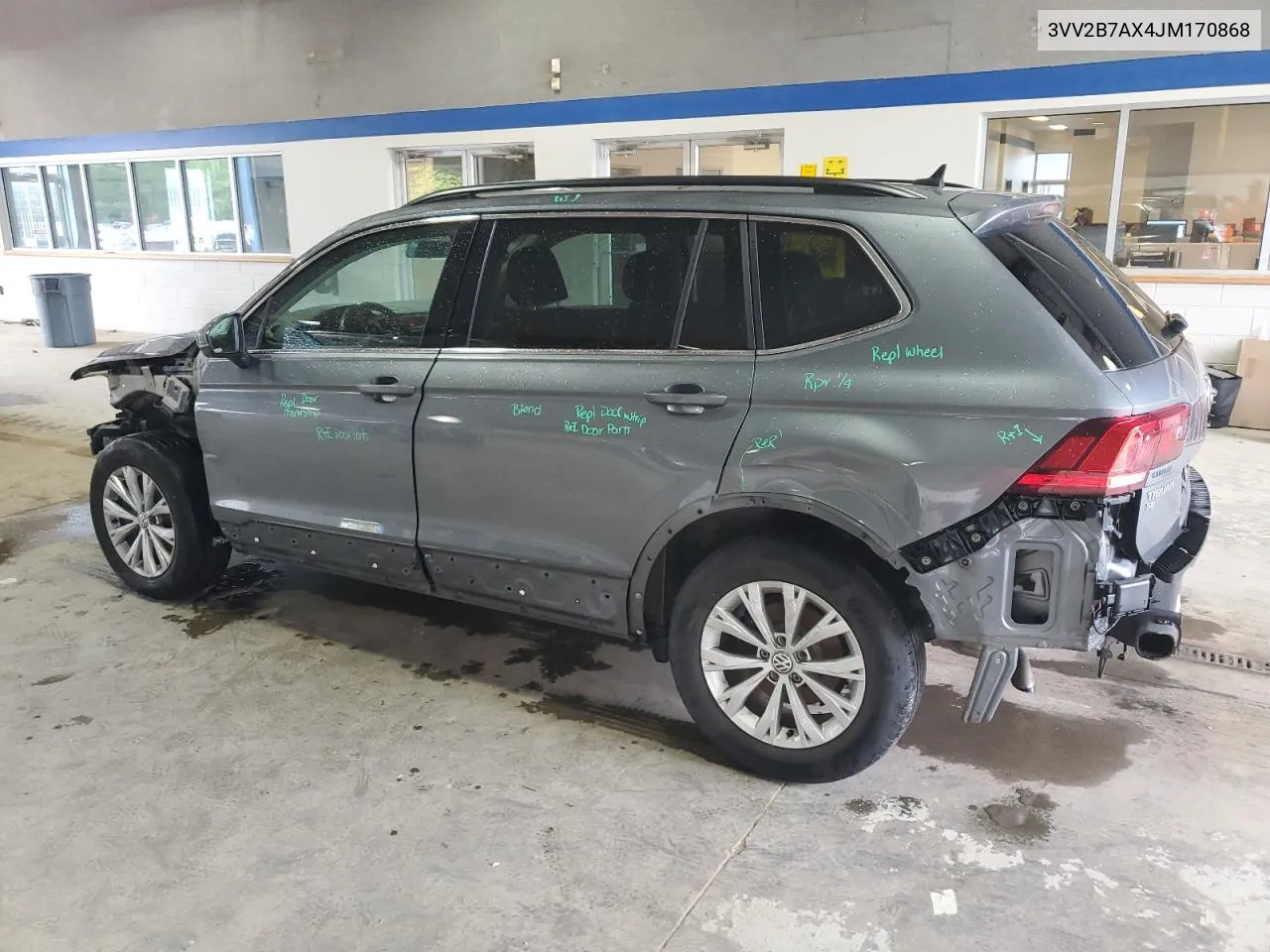 3VV2B7AX4JM170868 2018 Volkswagen Tiguan Se