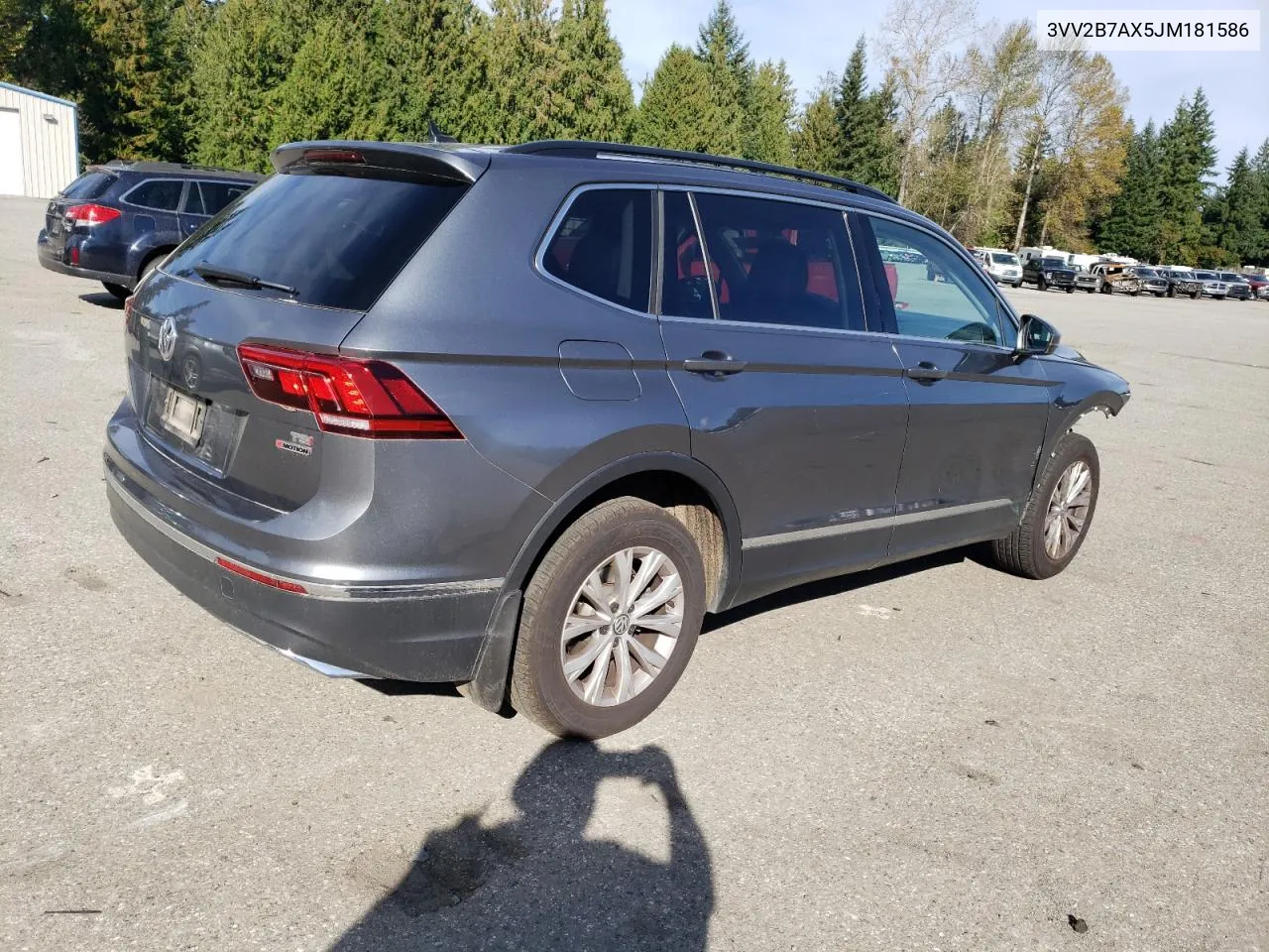 3VV2B7AX5JM181586 2018 Volkswagen Tiguan Se