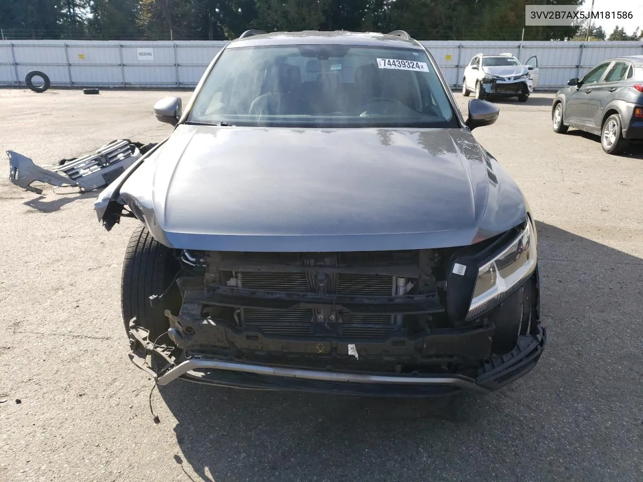 3VV2B7AX5JM181586 2018 Volkswagen Tiguan Se